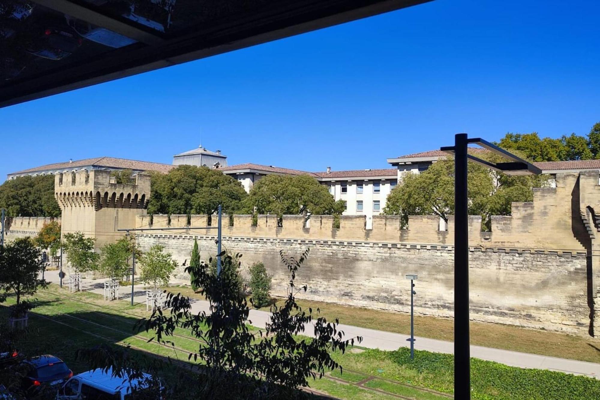 Atlas -Elix 100M Gare - Vue Remparts -Terrasse Avignon Luaran gambar